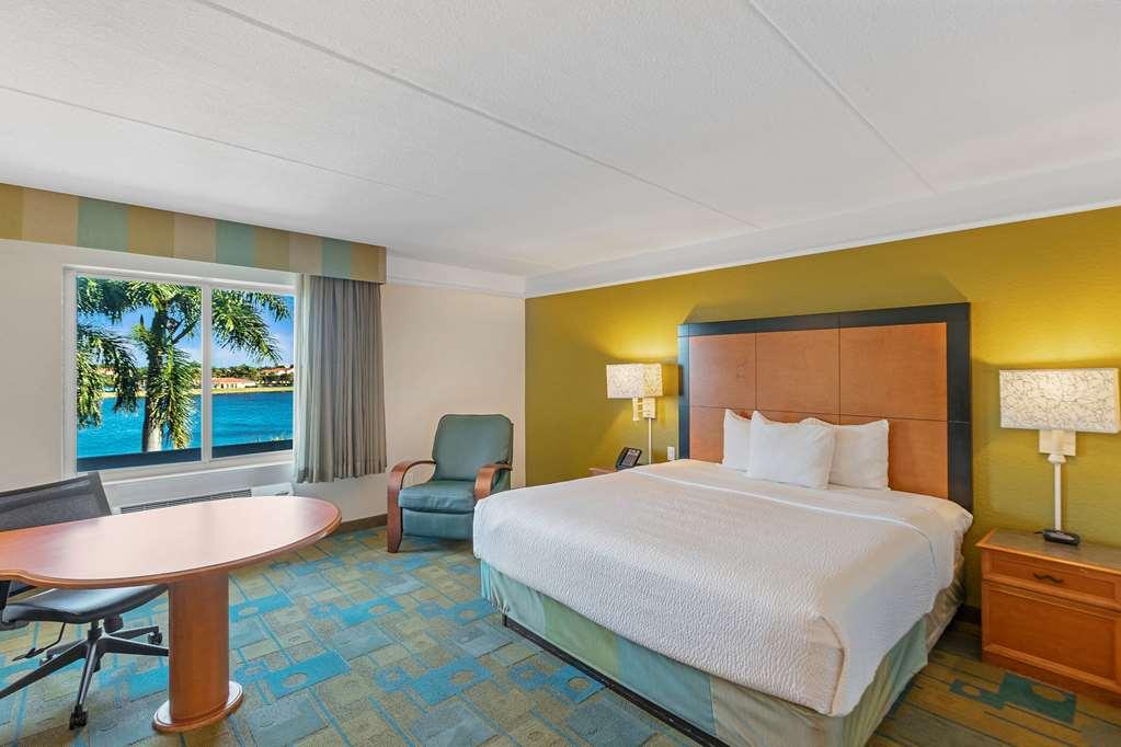 La Quinta By Wyndham Ft. Lauderdale Airport Hotel Hollywood Room photo